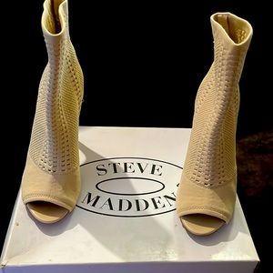 Steve Madden  candid nude fab heels very nice and comfy